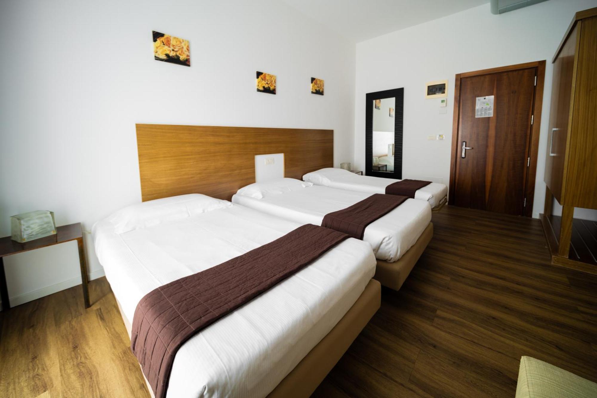 Hotel Trieste Rímini Exterior foto