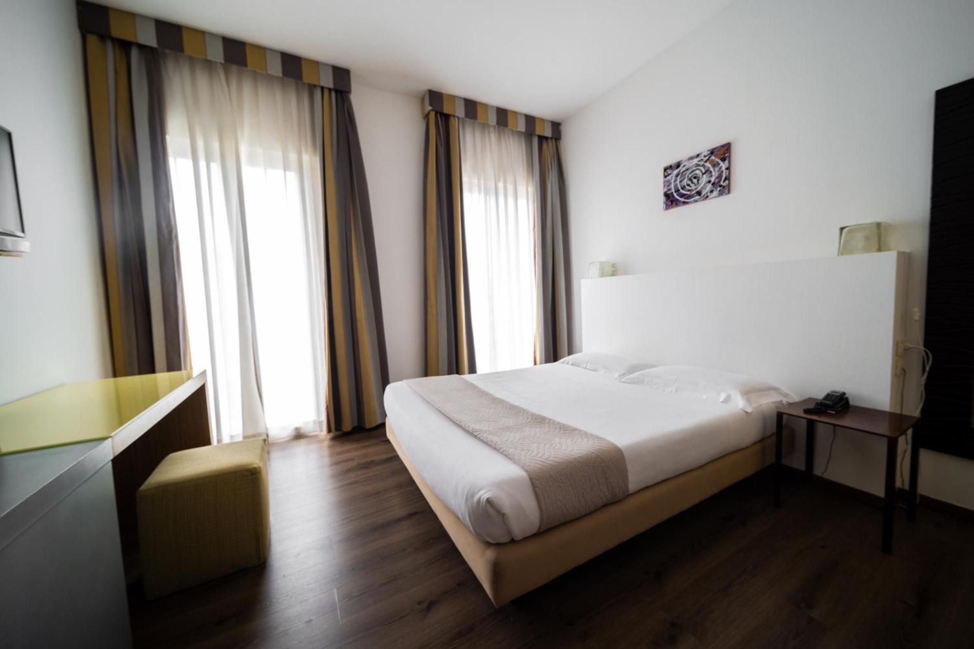 Hotel Trieste Rímini Exterior foto